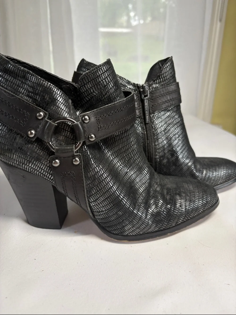 Donald J. Pliner Black Metallic Textured Leather heeled Ankle Booties 7